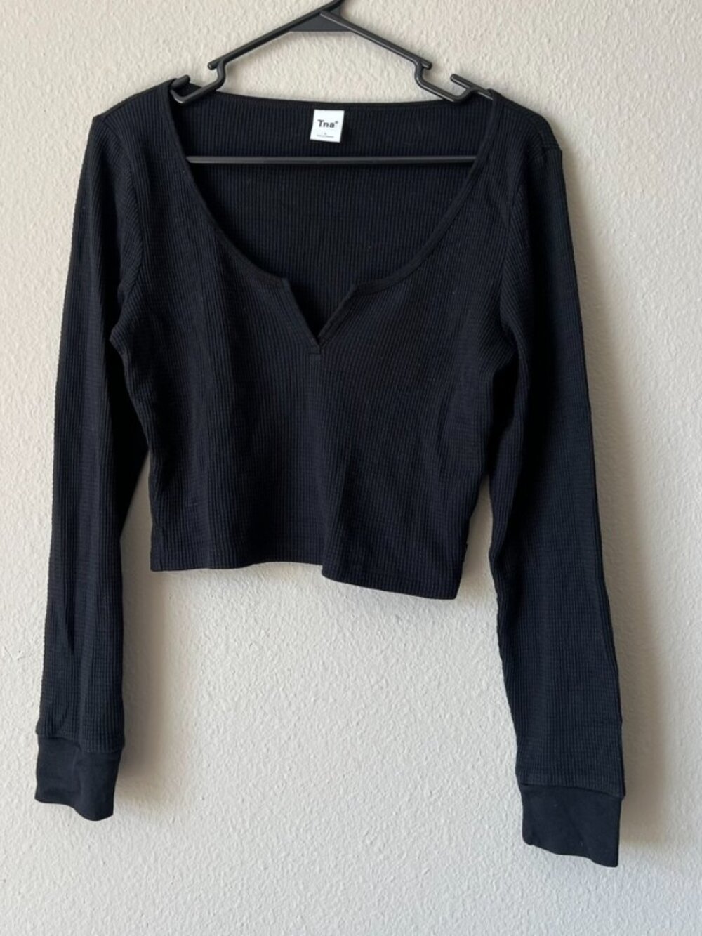 TNA Aritzia Black Waffle Knit Notch Neck Cropped Long Sleeve Top Size L